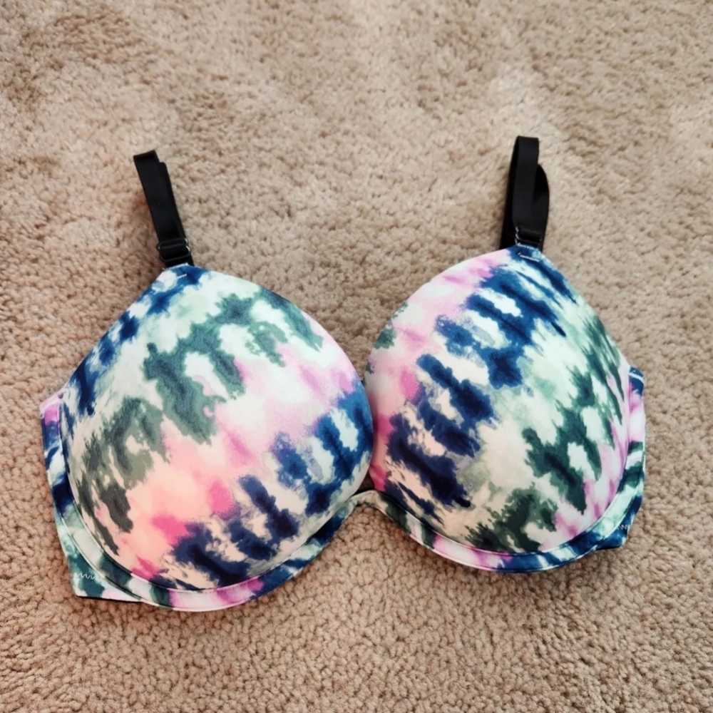 VS Pink Wear Everywhere Super Push-up Tie-dye Bra Size 32DD NWT